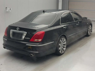 TOYOTA CROWN MAJESTA