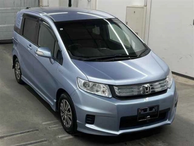 HONDA FREED SPIKE HYBRID