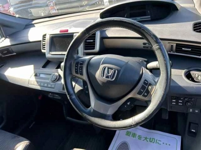 HONDA FREED SPIKE HYBRID