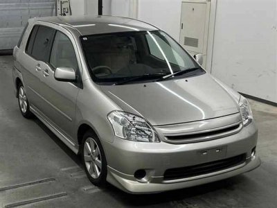 TOYOTA RAUM