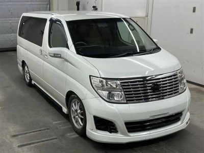 NISSAN ELGRAND