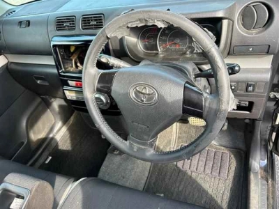 TOYOTA PIXIS SPACE