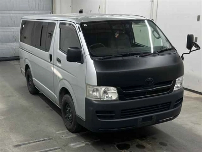 TOYOTA REGIUS VAN