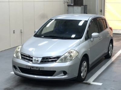 NISSAN TIIDA