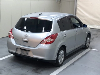 NISSAN TIIDA