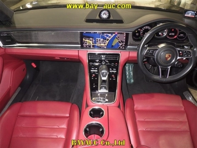 PORSCHE PANAMERA