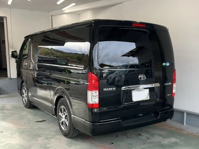 TOYOTA HIACE VAN