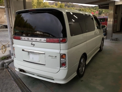 NISSAN ELGRAND