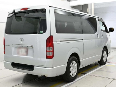 TOYOTA REGIUS VAN