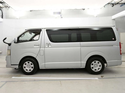 TOYOTA REGIUS VAN