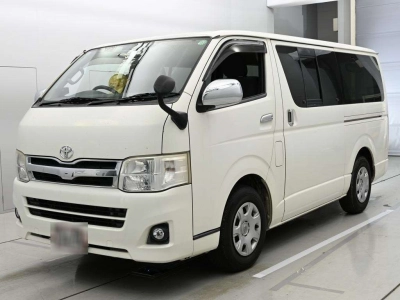 TOYOTA REGIUS VAN