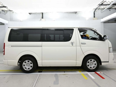 TOYOTA REGIUS VAN