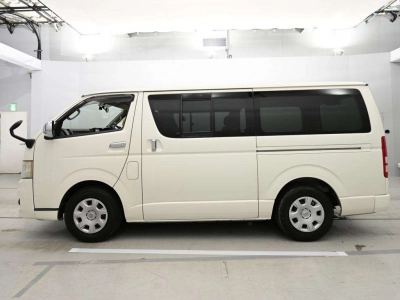 TOYOTA REGIUS VAN
