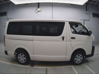 TOYOTA REGIUS VAN
