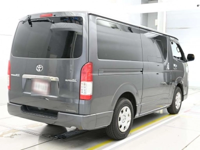 TOYOTA REGIUS VAN