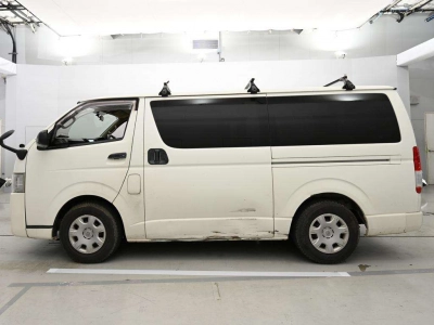 TOYOTA REGIUS VAN