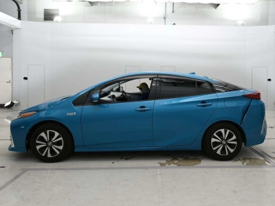 TOYOTA PRIUS PHV