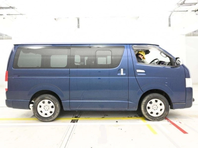 TOYOTA REGIUS VAN