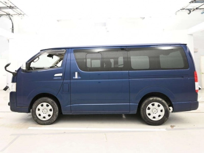 TOYOTA REGIUS VAN