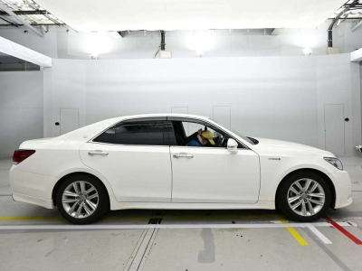 TOYOTA CROWN HYBRID