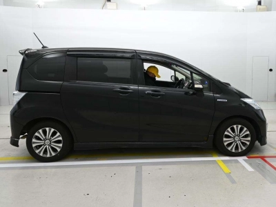 HONDA FREED HYBRID