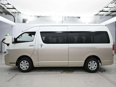 TOYOTA HIACE WAGON