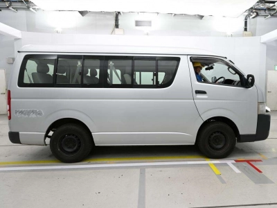 TOYOTA HIACE WAGON