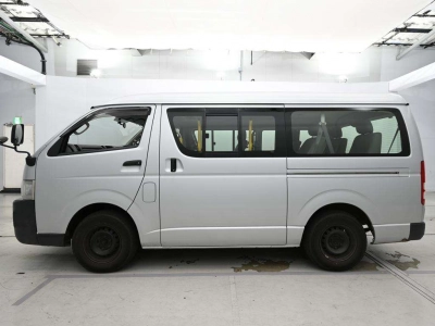 TOYOTA HIACE WAGON