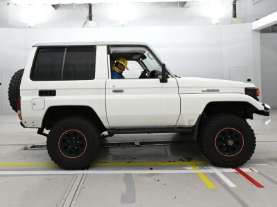 TOYOTA LAND CRUISER 70