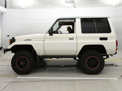 TOYOTA LAND CRUISER 70