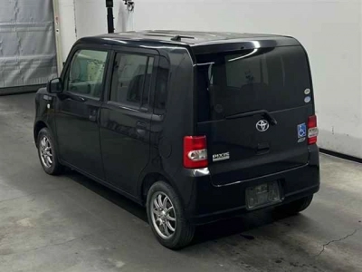 TOYOTA PIXIS SPACE