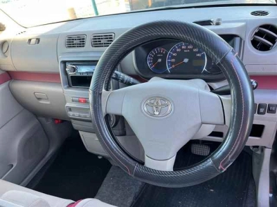 TOYOTA PIXIS SPACE