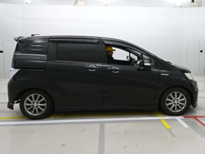 HONDA FREED SPIKE HYBRID