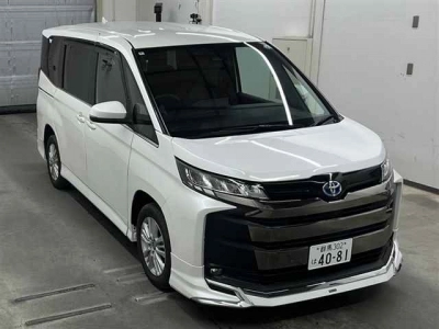 TOYOTA NOAH