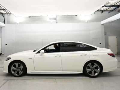 TOYOTA CROWN HYBRID