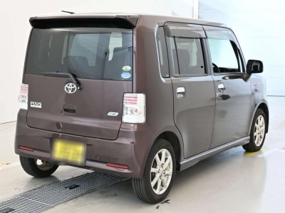 TOYOTA PIXIS SPACE