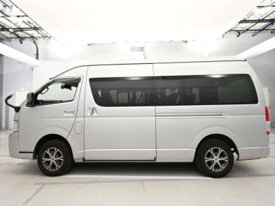 TOYOTA HIACE WAGON