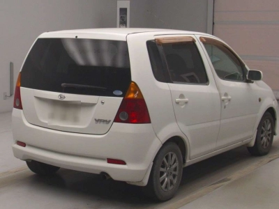 DAIHATSU YRV