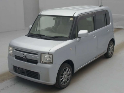 TOYOTA PIXIS SPACE