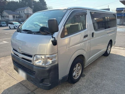 TOYOTA REGIUS VAN