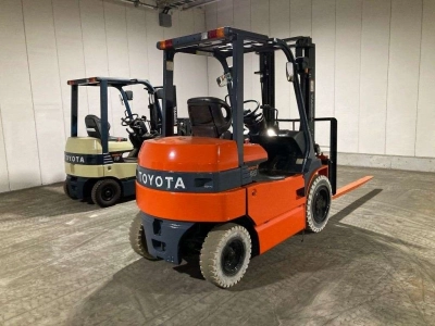 TOYOTA  FORKLIFT 