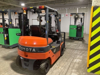 TOYOTA  FORKLIFT 