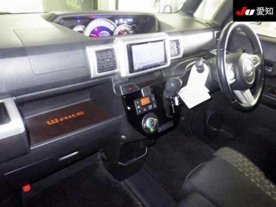 DAIHATSU WAKE