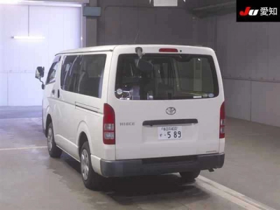 TOYOTA HIACE VAN