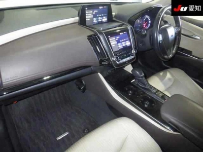 TOYOTA CROWN HYBRID