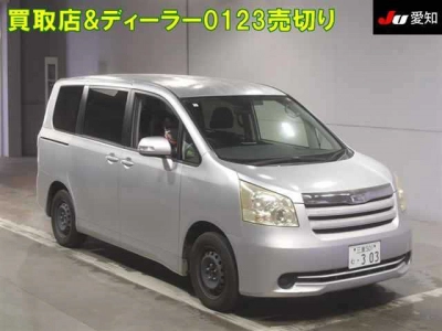 TOYOTA NOAH