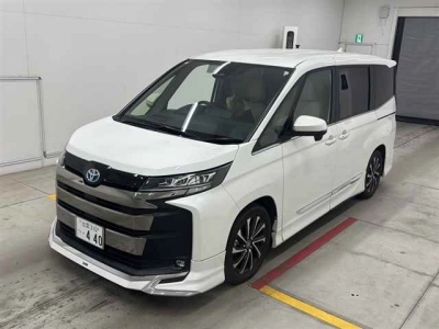 TOYOTA NOAH