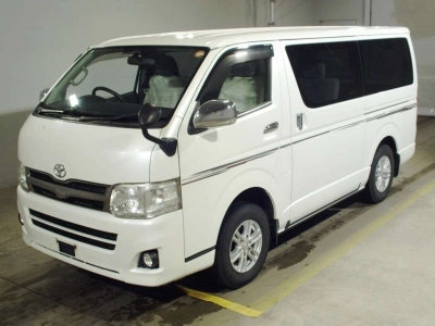 TOYOTA HIACE VAN