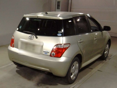 TOYOTA IST