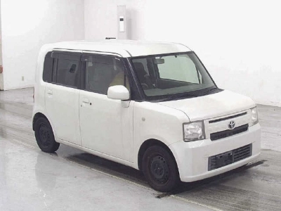 TOYOTA PIXIS SPACE
